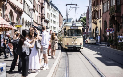 Frank Nagel steuert das kulinarische Highlight auf Schienen durch Frankfurt